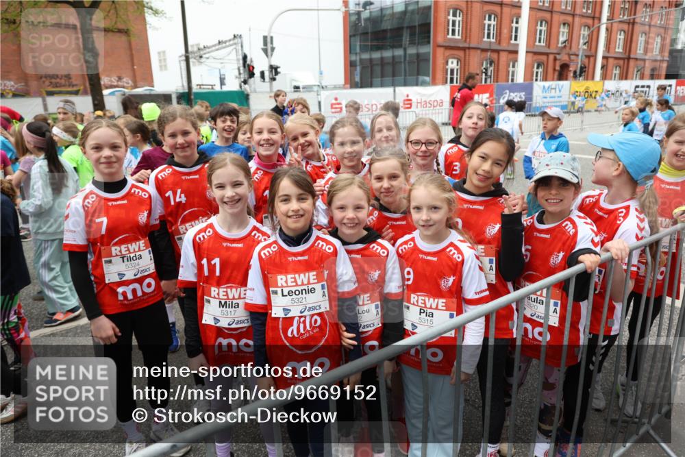 25.04.2026 - Das Zehntel Strokosch-Dieckow http://msf.ph/oto/9669152 25.04.2026 10:08:58 Allgemein zum Event 5820, 7, 5324, 14, 11, 5317, 5321, 2, 9, 5315, 3, 17 meine-sportfotos.de