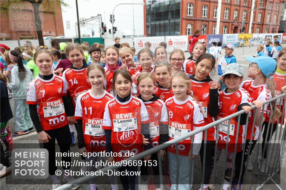 25.04.2026 - Das Zehntel Strokosch-Dieckow http://msf.ph/oto/9669153 25.04.2026 10:08:59 Allgemein zum Event 7, 5324, 14, 11, 5317, 5321, 2, 9, 5315, 17, 5320 meine-sportfotos.de