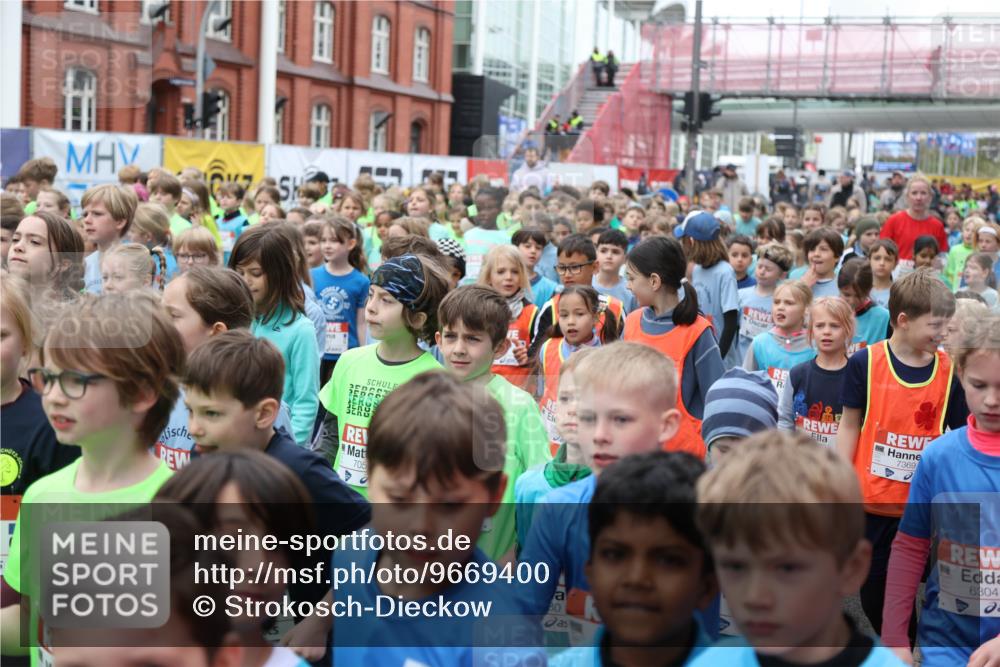 25.04.2026 - Das Zehntel Strokosch-Dieckow http://msf.ph/oto/9669400 25.04.2026 10:31:20 Allgemein zum Event 705, 7369, 6304 meine-sportfotos.de