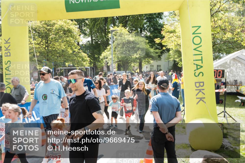 09.05.2026 - Störlauf H.Heesch http://msf.ph/oto/9669475 09.05.2026 13:03:30 Ziel 607, 6075, 6097 meine-sportfotos.de