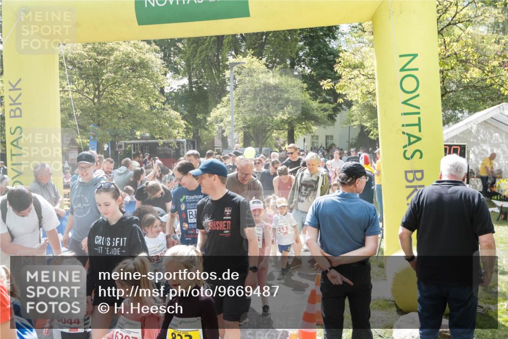 09.05.2026 - Störlauf H.Heesch http://msf.ph/oto/9669487 09.05.2026 13:03:50 Ziel 2107, 6213, 6044 meine-sportfotos.de