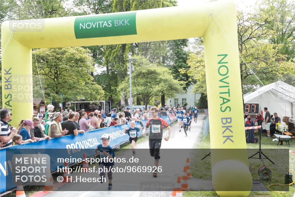 09.05.2026 - Störlauf H.Heesch http://msf.ph/oto/9669926 09.05.2026 13:43:36 Ziel 528, 530, 529 meine-sportfotos.de