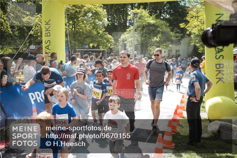 09.05.2026 - Störlauf H.Heesch http://msf.ph/oto/9670155 09.05.2026 13:02:33 Ziel 900, 925, 23, 6154 meine-sportfotos.de