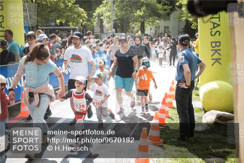 09.05.2026 - Störlauf H.Heesch http://msf.ph/oto/9670192 09.05.2026 13:02:51 Ziel 5, 6238, 6186, 68 meine-sportfotos.de