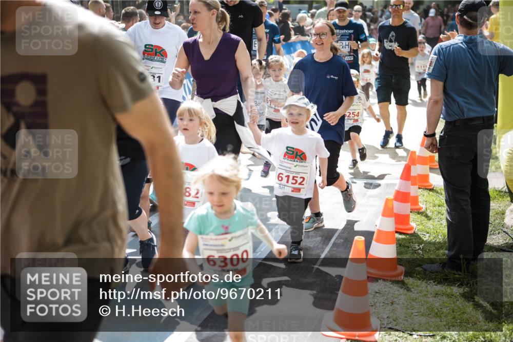 09.05.2026 - Störlauf H.Heesch http://msf.ph/oto/9670211 09.05.2026 13:03:00 Ziel 31, 82, 6300, 6152, 254, 18 meine-sportfotos.de