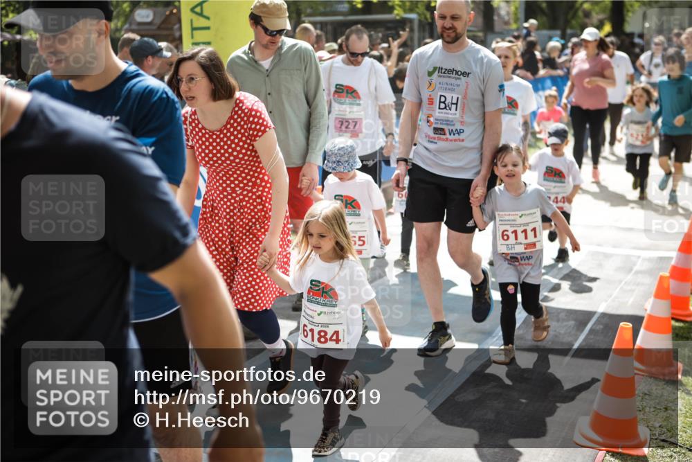 09.05.2026 - Störlauf H.Heesch http://msf.ph/oto/9670219 09.05.2026 13:03:06 Ziel 727, 55, 6111, 44, 6184 meine-sportfotos.de