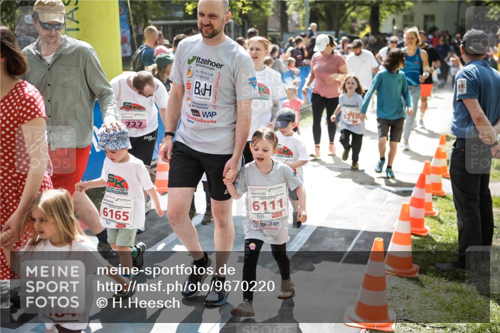 09.05.2026 - Störlauf H.Heesch http://msf.ph/oto/9670220 09.05.2026 13:03:06 Ziel 2026, 6184, 727, 23, 2026, 6165, 2026, 6111, 6210, 681 meine-sportfotos.de