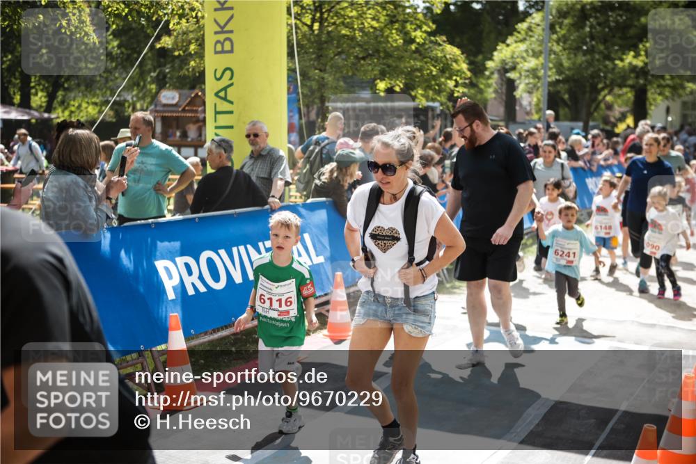 09.05.2026 - Störlauf H.Heesch http://msf.ph/oto/9670229 09.05.2026 13:03:12 Ziel 6116, 6241, 6148, 090 meine-sportfotos.de