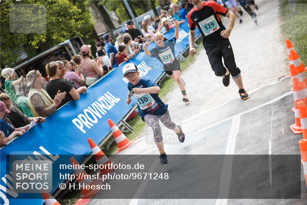 09.05.2026 - Störlauf H.Heesch http://msf.ph/oto/9671248 09.05.2026 13:43:36 Ziel 530, 529, 528 meine-sportfotos.de