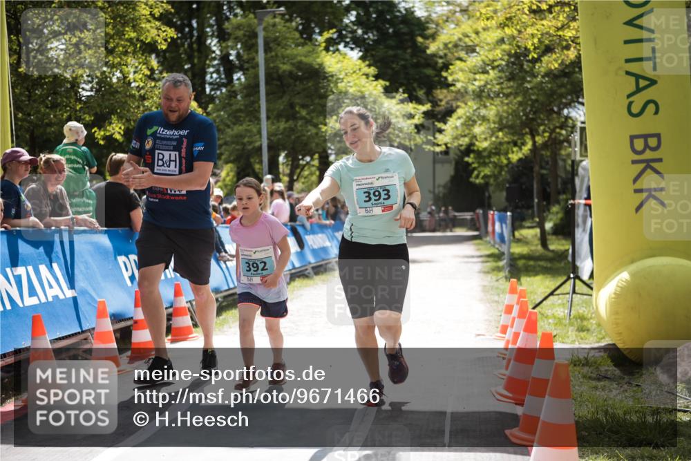 09.05.2026 - Störlauf H.Heesch http://msf.ph/oto/9671466 09.05.2026 13:47:52 Ziel 392, 393 meine-sportfotos.de