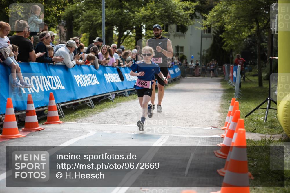 09.05.2026 - Störlauf H.Heesch http://msf.ph/oto/9672669 09.05.2026 13:55:17 Ziel 686, 688 meine-sportfotos.de