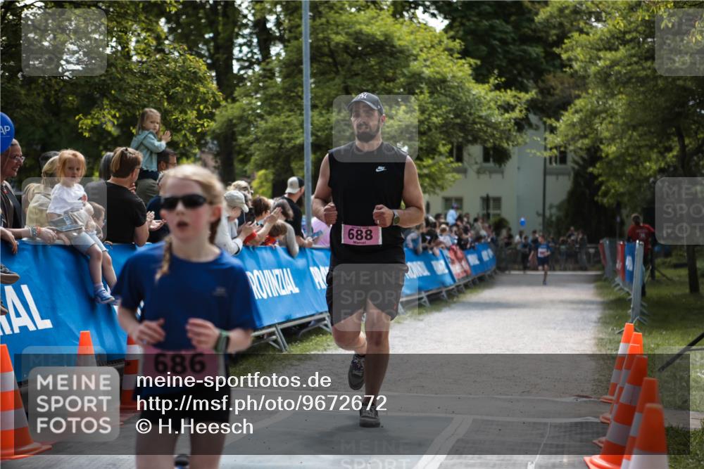 09.05.2026 - Störlauf H.Heesch http://msf.ph/oto/9672672 09.05.2026 13:55:19 Ziel 686, 688 meine-sportfotos.de