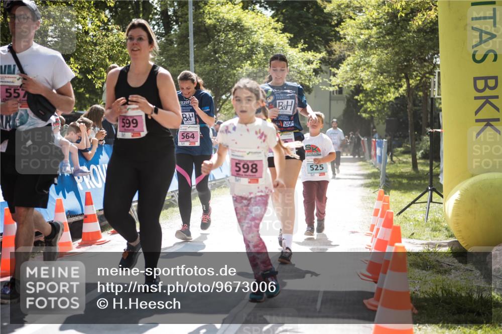 09.05.2026 - Störlauf H.Heesch http://msf.ph/oto/9673006 09.05.2026 14:00:39 Ziel 557, 599, 564, 598, 525 meine-sportfotos.de