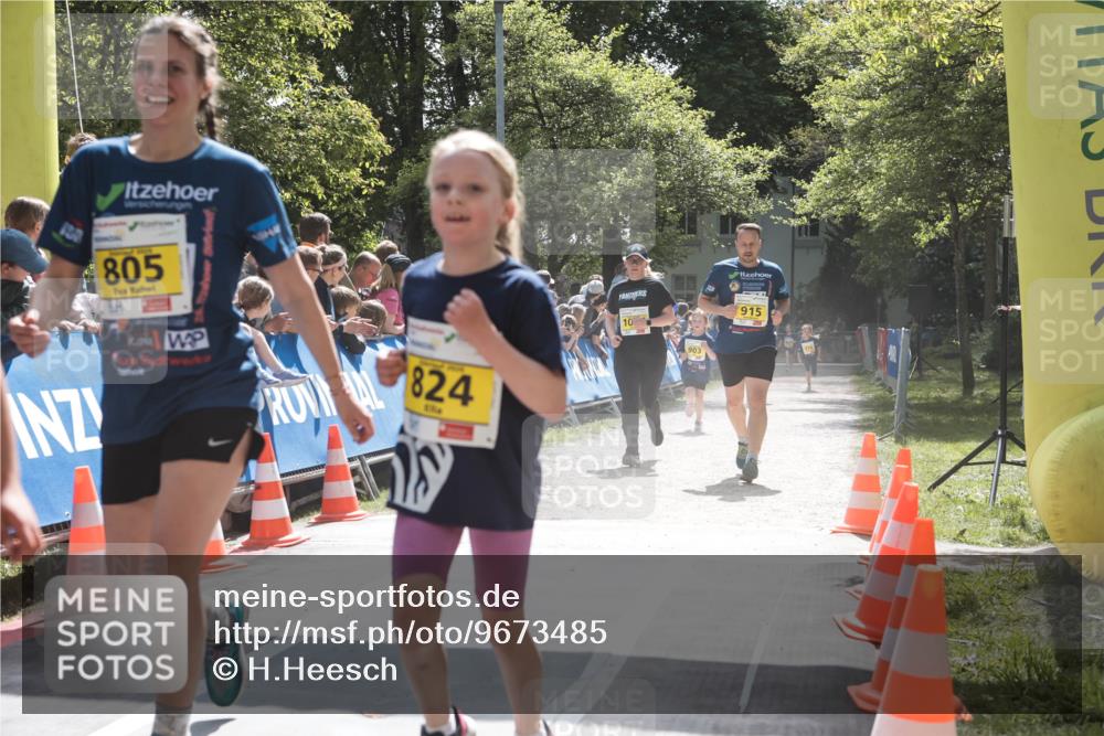 09.05.2026 - Störlauf H.Heesch http://msf.ph/oto/9673485 09.05.2026 14:13:17 Ziel 805, 324, 824, 10, 903, 915 meine-sportfotos.de