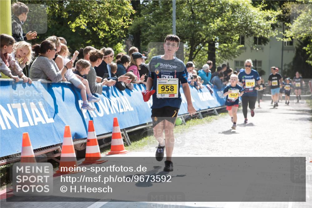 09.05.2026 - Störlauf H.Heesch http://msf.ph/oto/9673592 09.05.2026 14:14:33 Ziel 958, 944, 942 meine-sportfotos.de