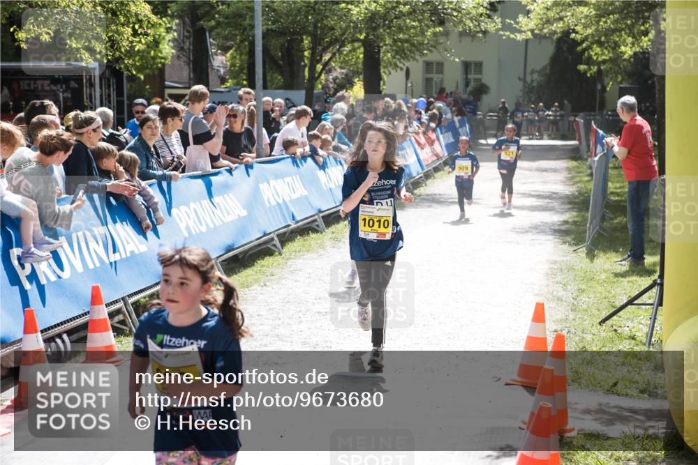 09.05.2026 - Störlauf H.Heesch http://msf.ph/oto/9673680 09.05.2026 14:15:40 Ziel 1010, 909, 921 meine-sportfotos.de