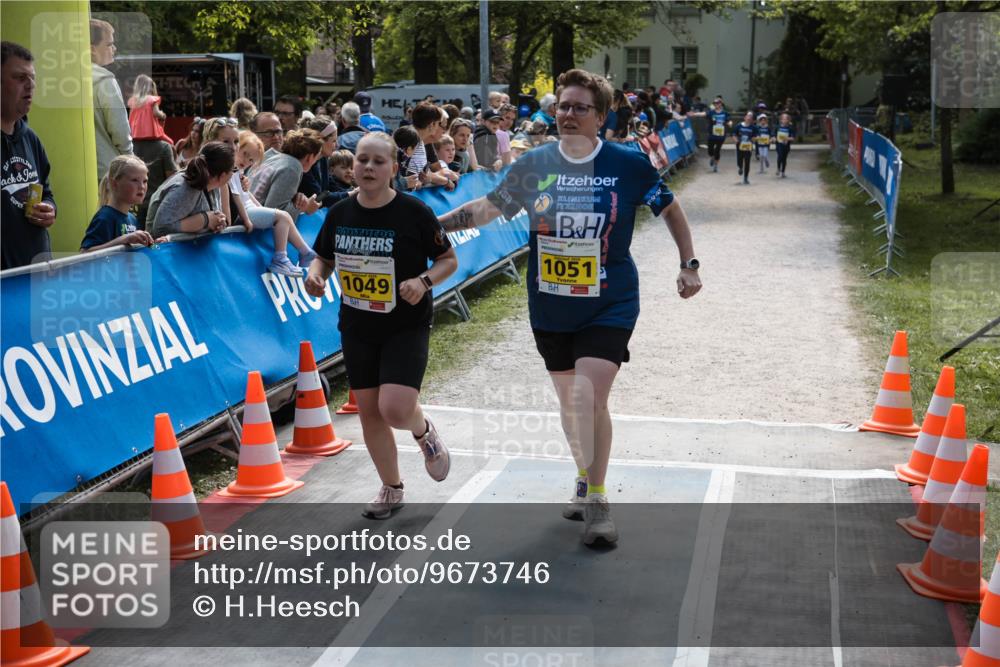 09.05.2026 - Störlauf H.Heesch http://msf.ph/oto/9673746 09.05.2026 14:16:58 Ziel 1049, 1051 meine-sportfotos.de