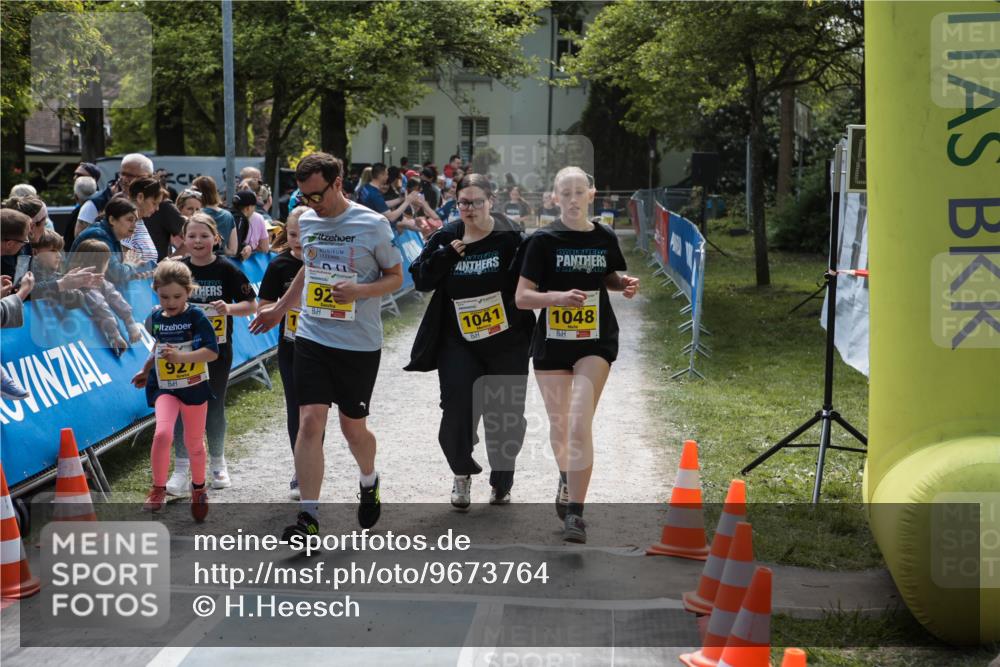 09.05.2026 - Störlauf H.Heesch http://msf.ph/oto/9673764 09.05.2026 14:17:18 Ziel 927, 92, 1048, 1041 meine-sportfotos.de