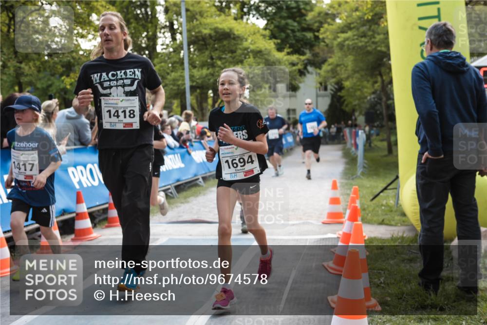 09.05.2026 - Störlauf H.Heesch http://msf.ph/oto/9674578 09.05.2026 14:49:30 Ziel 2025, 1418, 1417, 223, 2026, 1694 meine-sportfotos.de