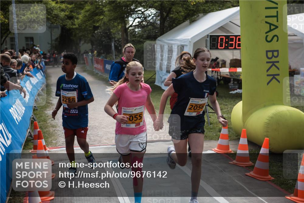 09.05.2026 - Störlauf H.Heesch http://msf.ph/oto/9676142 09.05.2026 15:36:06 Ziel 2298, 10, 38, 055, 2056 meine-sportfotos.de