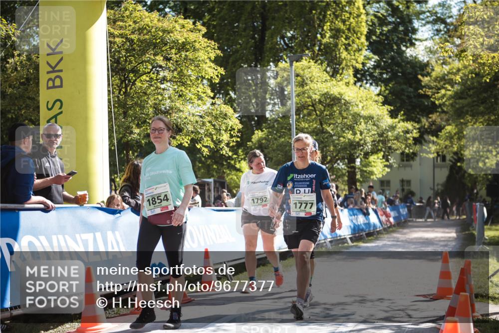 09.05.2026 - Störlauf H.Heesch http://msf.ph/oto/9677377 09.05.2026 16:05:16 Ziel 1854, 1792, 1777 meine-sportfotos.de