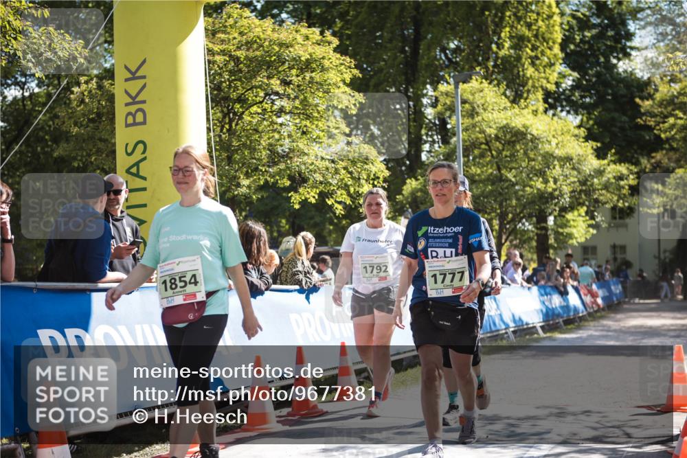 09.05.2026 - Störlauf H.Heesch http://msf.ph/oto/9677381 09.05.2026 16:05:17 Ziel 1854, 1792, 1777 meine-sportfotos.de