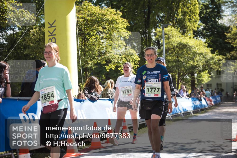09.05.2026 - Störlauf H.Heesch http://msf.ph/oto/9677383 09.05.2026 16:05:17 Ziel 1854, 1792, 1777 meine-sportfotos.de