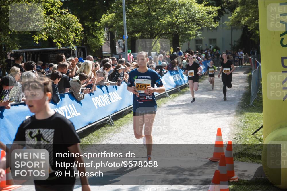 09.05.2026 - Störlauf H.Heesch http://msf.ph/oto/9678058 09.05.2026 15:26:47 Ziel 2070, 209, 1983, 1986 meine-sportfotos.de