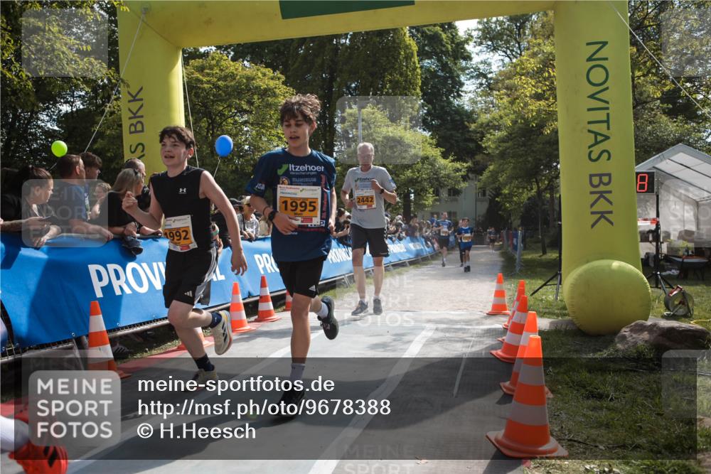 09.05.2026 - Störlauf H.Heesch http://msf.ph/oto/9678388 09.05.2026 15:28:48 Ziel 1992, 34, 1995 meine-sportfotos.de