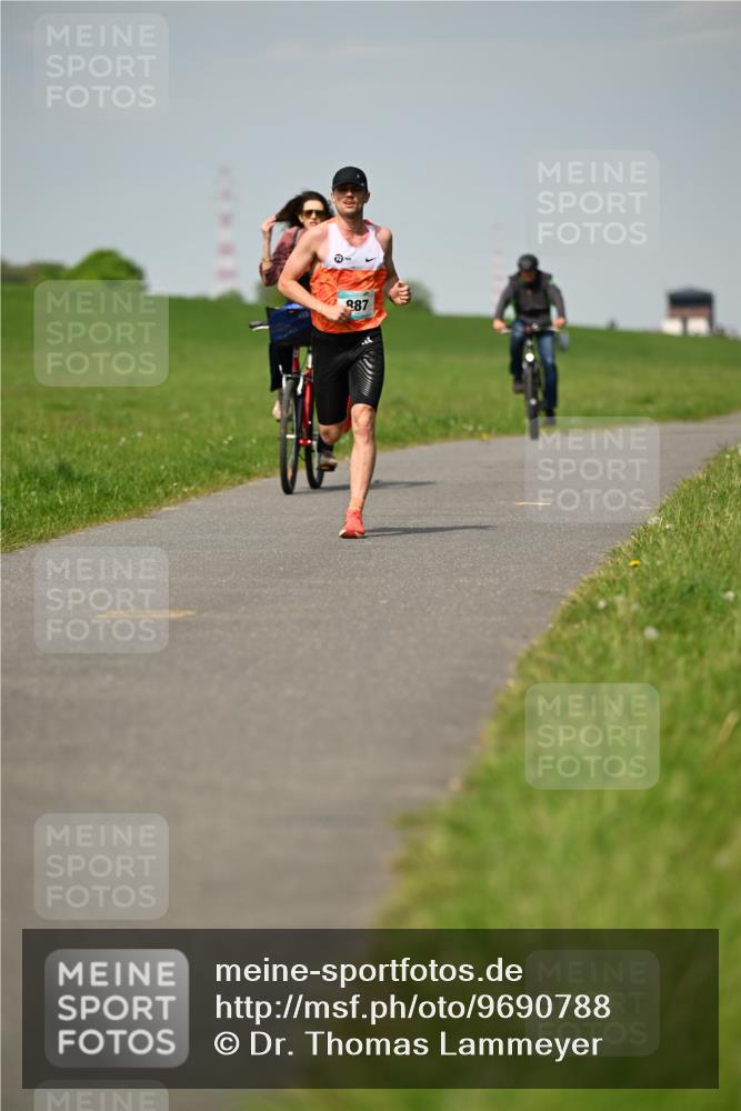 10.05.2026 - 8. Wedeler Halbmarathon Dr. Thomas Lammeyer http://msf.ph/oto/9690788 10.05.2026 11:08:00 Laufen 887 meine-sportfotos.de