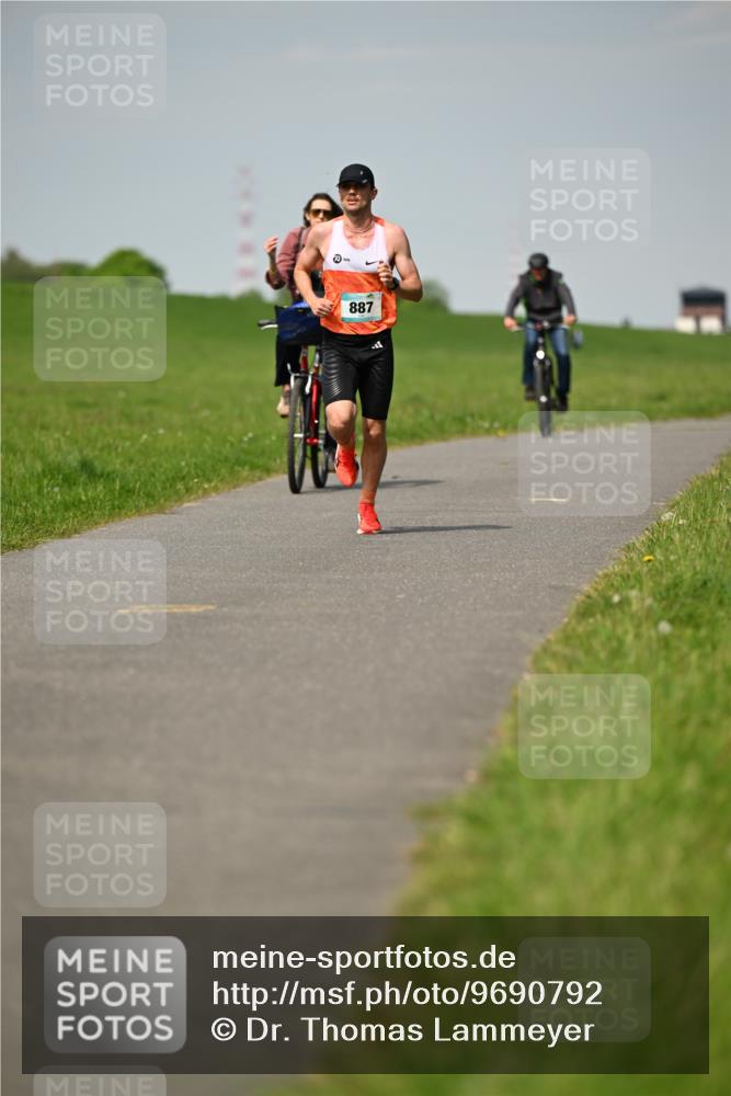 10.05.2026 - 8. Wedeler Halbmarathon Dr. Thomas Lammeyer http://msf.ph/oto/9690792 10.05.2026 11:08:00 Laufen 887 meine-sportfotos.de