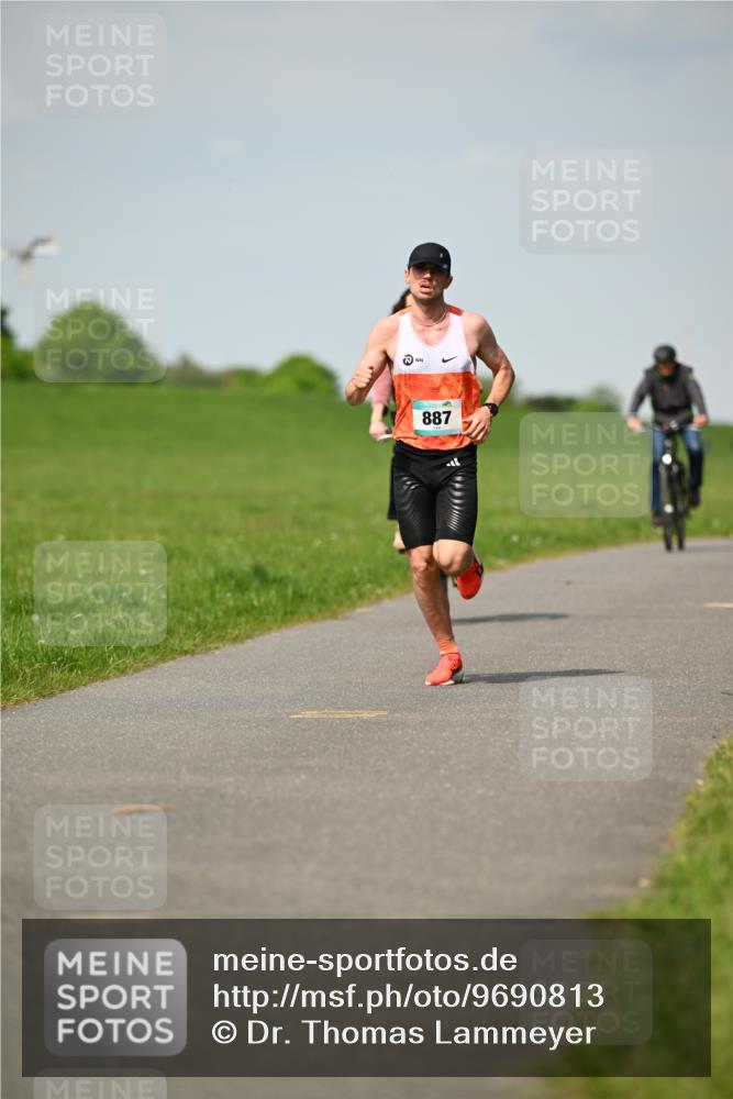 10.05.2026 - 8. Wedeler Halbmarathon Dr. Thomas Lammeyer http://msf.ph/oto/9690813 10.05.2026 11:08:02 Laufen 887 meine-sportfotos.de