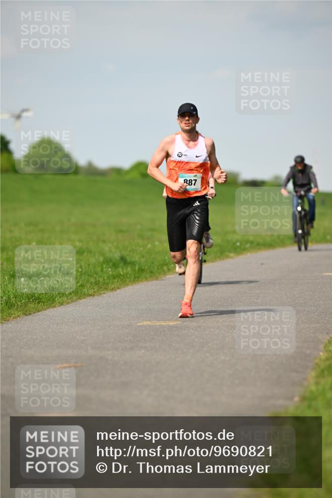 10.05.2026 - 8. Wedeler Halbmarathon Dr. Thomas Lammeyer http://msf.ph/oto/9690821 10.05.2026 11:08:02 Laufen 887 meine-sportfotos.de