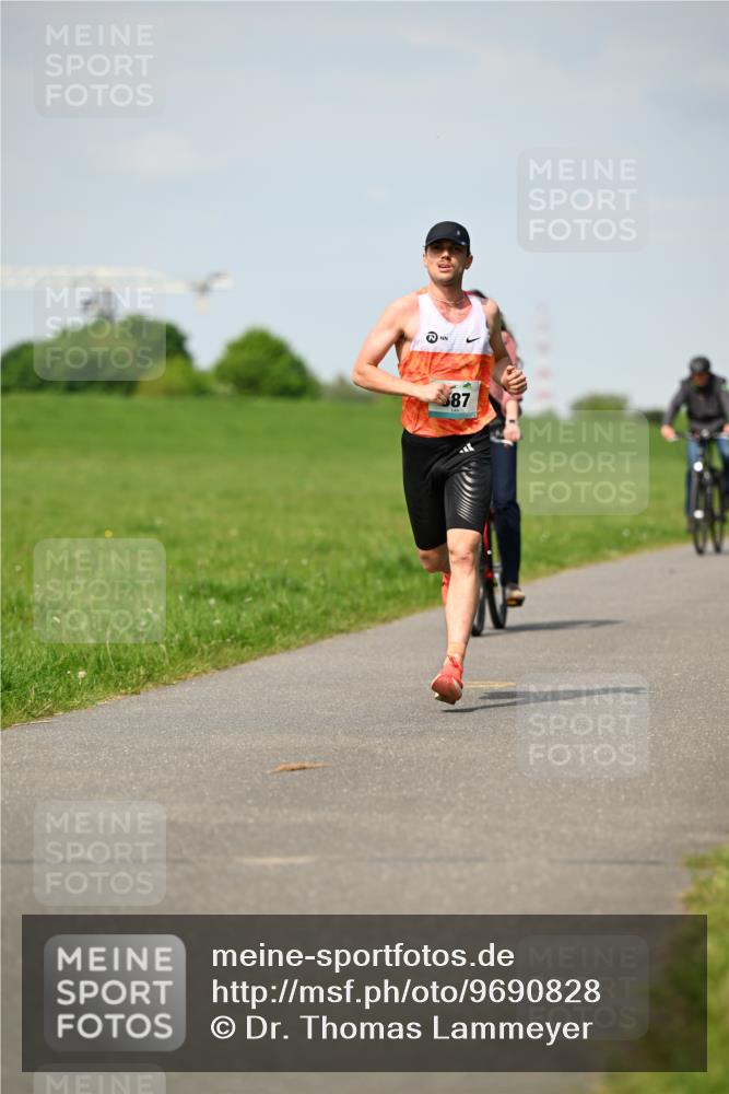 10.05.2026 - 8. Wedeler Halbmarathon Dr. Thomas Lammeyer http://msf.ph/oto/9690828 10.05.2026 11:08:02 Laufen  meine-sportfotos.de