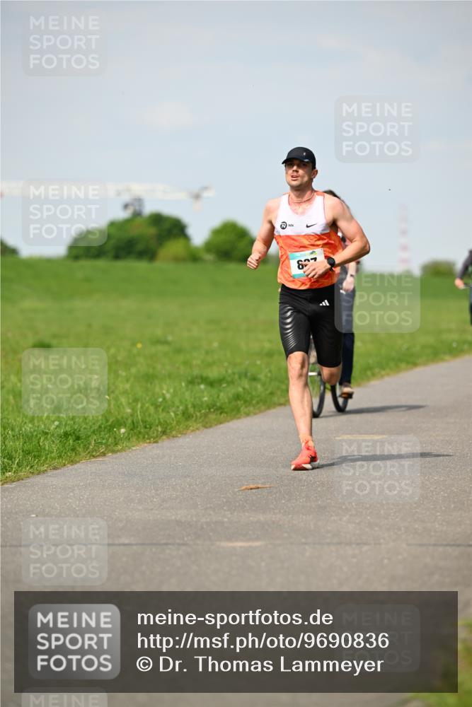 10.05.2026 - 8. Wedeler Halbmarathon Dr. Thomas Lammeyer http://msf.ph/oto/9690836 10.05.2026 11:08:03 Laufen 837 meine-sportfotos.de
