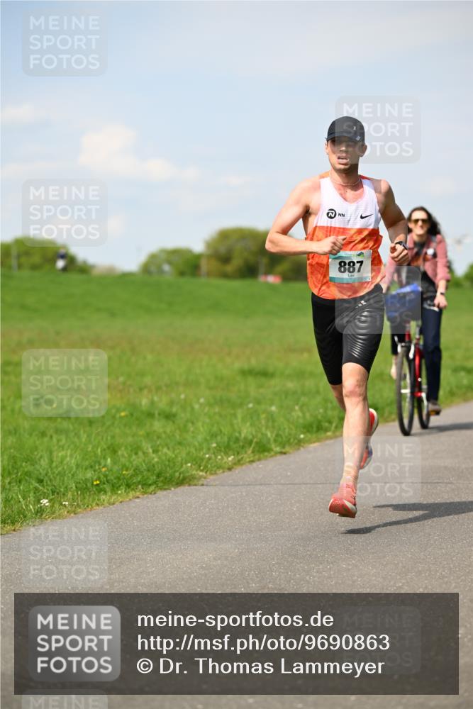 10.05.2026 - 8. Wedeler Halbmarathon Dr. Thomas Lammeyer http://msf.ph/oto/9690863 10.05.2026 11:08:05 Laufen 887 meine-sportfotos.de