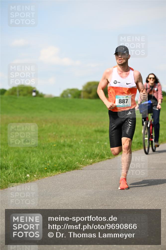 10.05.2026 - 8. Wedeler Halbmarathon Dr. Thomas Lammeyer http://msf.ph/oto/9690866 10.05.2026 11:08:05 Laufen 887 meine-sportfotos.de