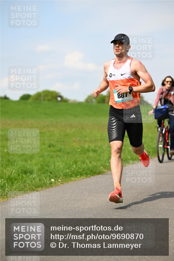10.05.2026 - 8. Wedeler Halbmarathon Dr. Thomas Lammeyer http://msf.ph/oto/9690870 10.05.2026 11:08:05 Laufen 887 meine-sportfotos.de