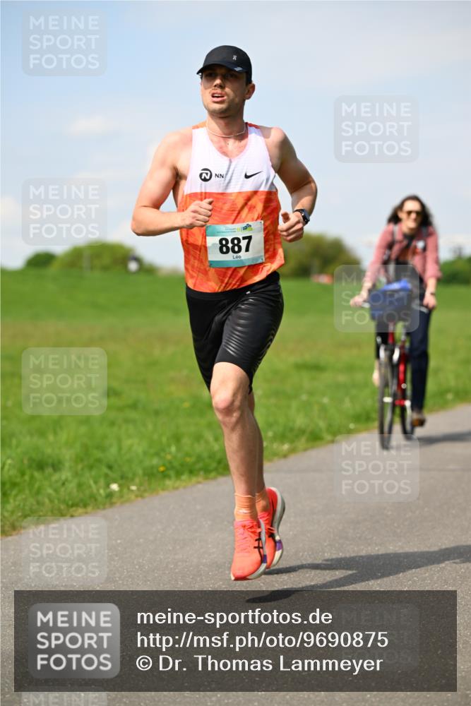 10.05.2026 - 8. Wedeler Halbmarathon Dr. Thomas Lammeyer http://msf.ph/oto/9690875 10.05.2026 11:08:05 Laufen 887 meine-sportfotos.de