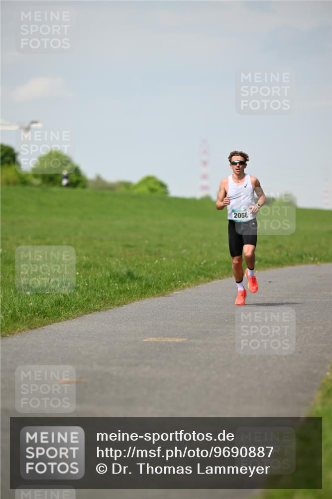 10.05.2026 - 8. Wedeler Halbmarathon Dr. Thomas Lammeyer http://msf.ph/oto/9690887 10.05.2026 11:10:00 Laufen 2056 meine-sportfotos.de