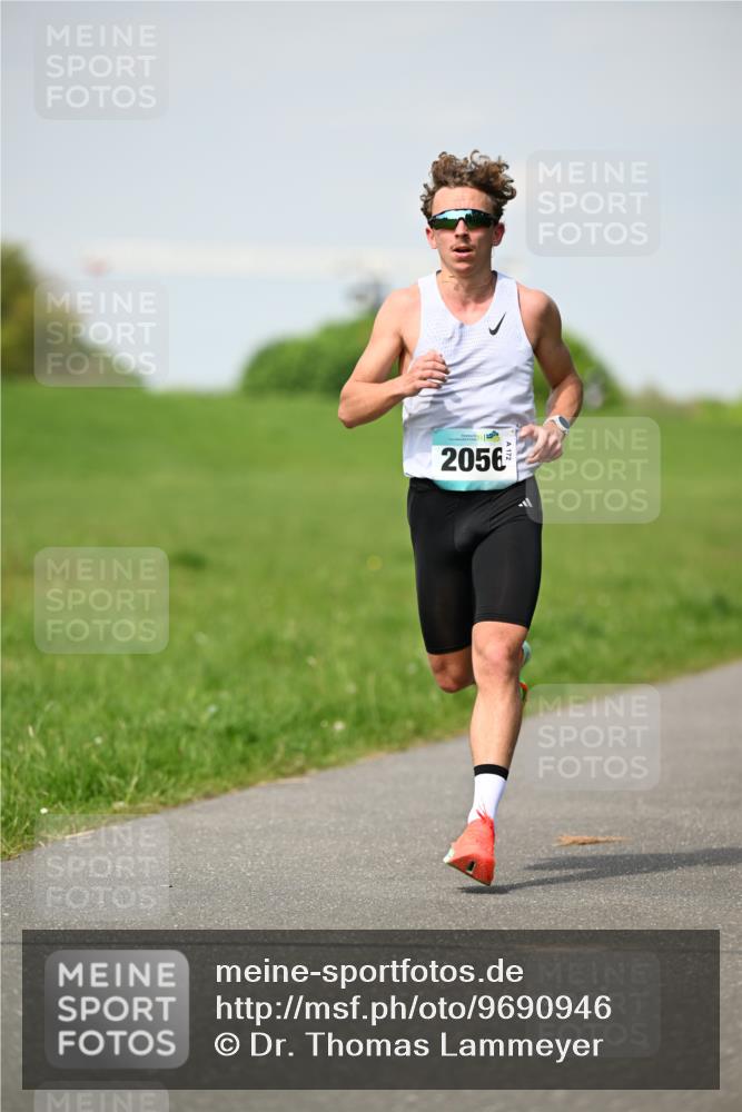 10.05.2026 - 8. Wedeler Halbmarathon Dr. Thomas Lammeyer http://msf.ph/oto/9690946 10.05.2026 11:10:04 Laufen 2056 meine-sportfotos.de