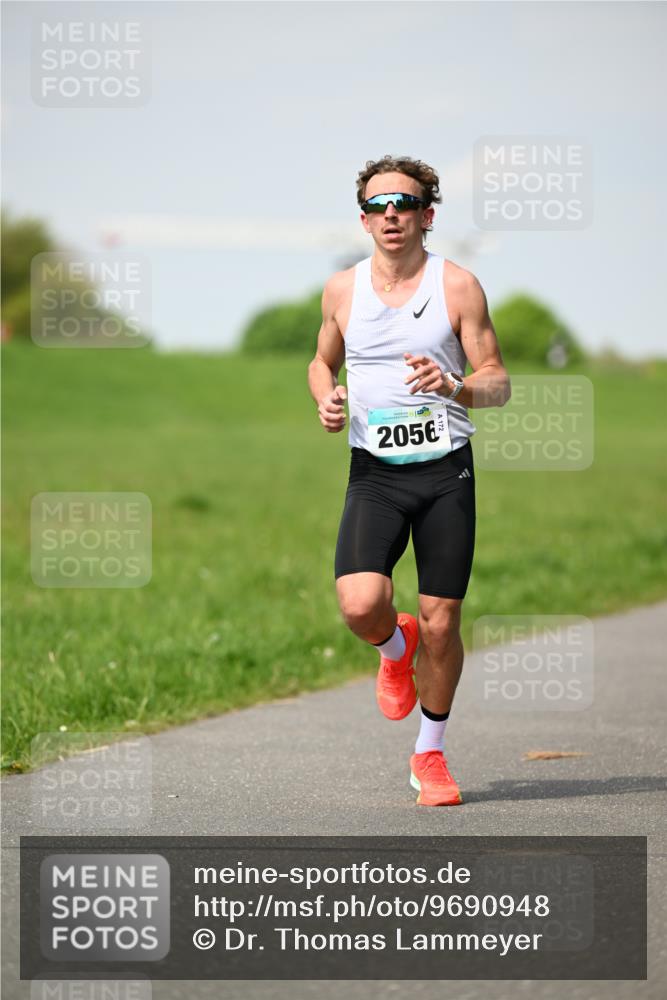 10.05.2026 - 8. Wedeler Halbmarathon Dr. Thomas Lammeyer http://msf.ph/oto/9690948 10.05.2026 11:10:04 Laufen 2056 meine-sportfotos.de