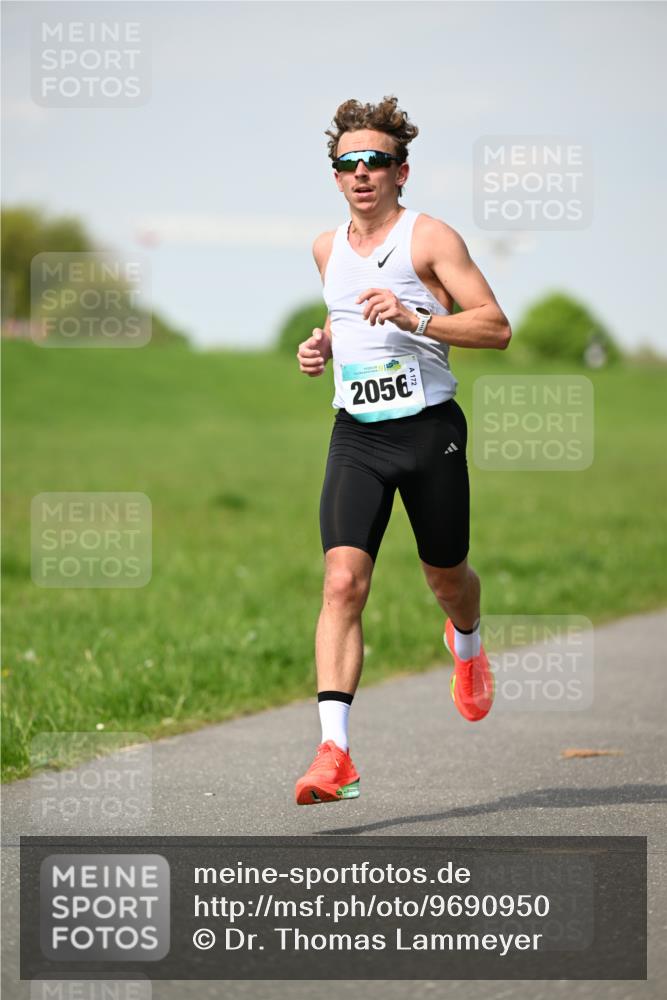 10.05.2026 - 8. Wedeler Halbmarathon Dr. Thomas Lammeyer http://msf.ph/oto/9690950 10.05.2026 11:10:04 Laufen 2056 meine-sportfotos.de