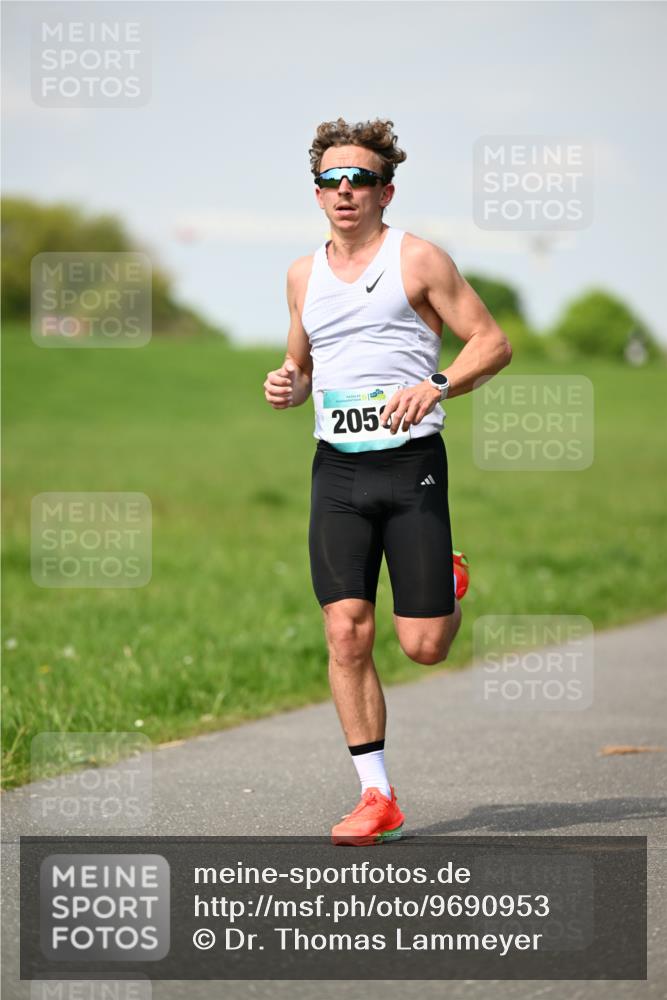 10.05.2026 - 8. Wedeler Halbmarathon Dr. Thomas Lammeyer http://msf.ph/oto/9690953 10.05.2026 11:10:04 Laufen 336, 205 meine-sportfotos.de
