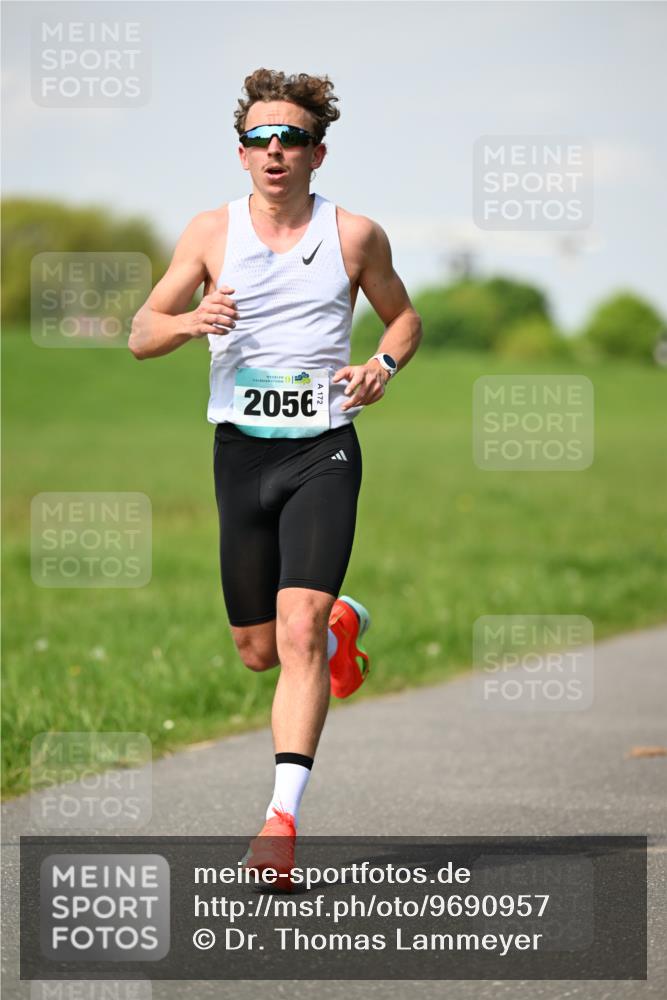 10.05.2026 - 8. Wedeler Halbmarathon Dr. Thomas Lammeyer http://msf.ph/oto/9690957 10.05.2026 11:10:04 Laufen 2056 meine-sportfotos.de
