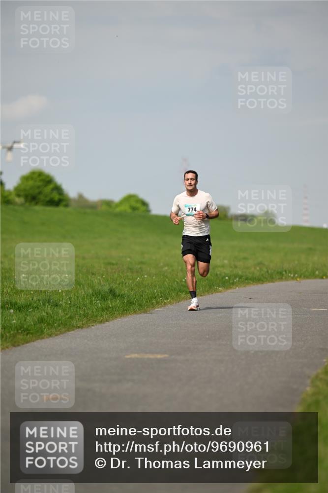 10.05.2026 - 8. Wedeler Halbmarathon Dr. Thomas Lammeyer http://msf.ph/oto/9690961 10.05.2026 11:11:17 Laufen 774 meine-sportfotos.de