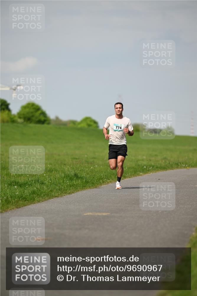10.05.2026 - 8. Wedeler Halbmarathon Dr. Thomas Lammeyer http://msf.ph/oto/9690967 10.05.2026 11:11:17 Laufen 774 meine-sportfotos.de