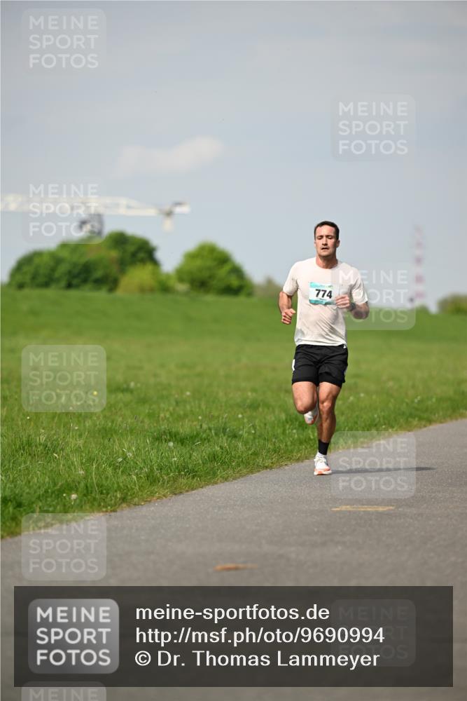 10.05.2026 - 8. Wedeler Halbmarathon Dr. Thomas Lammeyer http://msf.ph/oto/9690994 10.05.2026 11:11:18 Laufen 774 meine-sportfotos.de