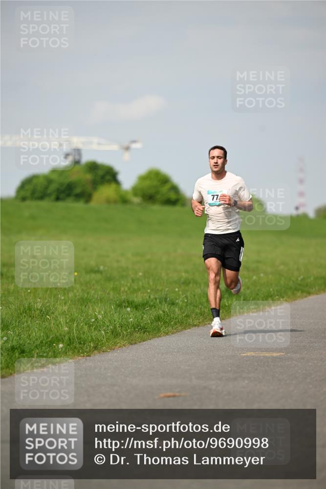 10.05.2026 - 8. Wedeler Halbmarathon Dr. Thomas Lammeyer http://msf.ph/oto/9690998 10.05.2026 11:11:19 Laufen  meine-sportfotos.de