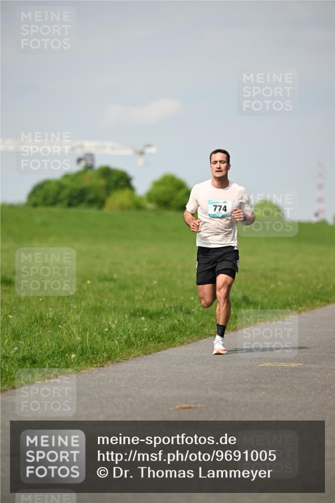 10.05.2026 - 8. Wedeler Halbmarathon Dr. Thomas Lammeyer http://msf.ph/oto/9691005 10.05.2026 11:11:19 Laufen 774 meine-sportfotos.de